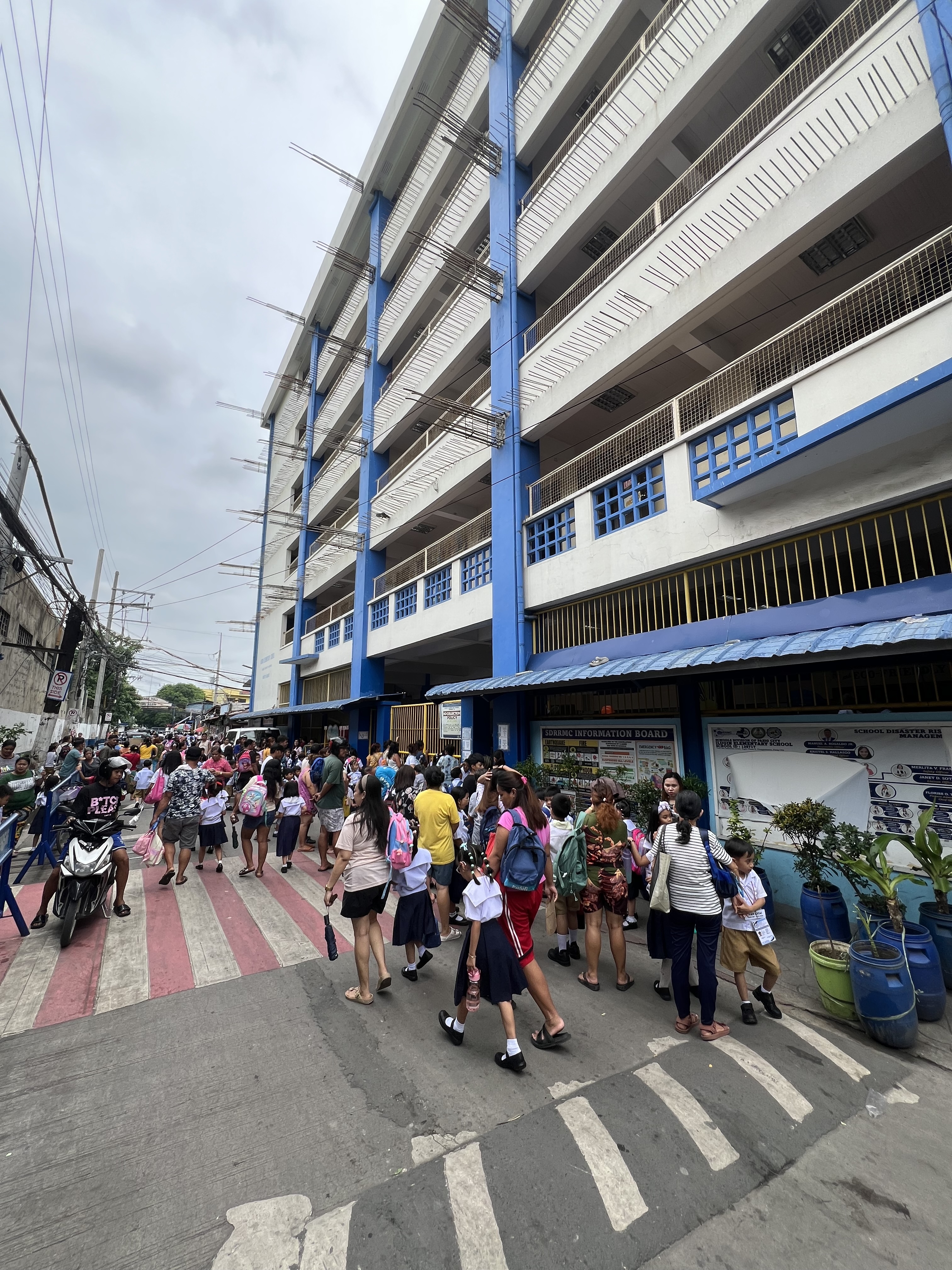 The street outside Ilugin Elementary School on the first official day of the feeding program.